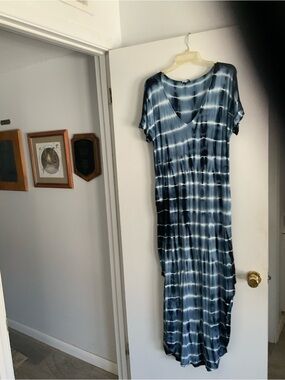 VENUS Navy and White Tie-Dye Maxi Dress